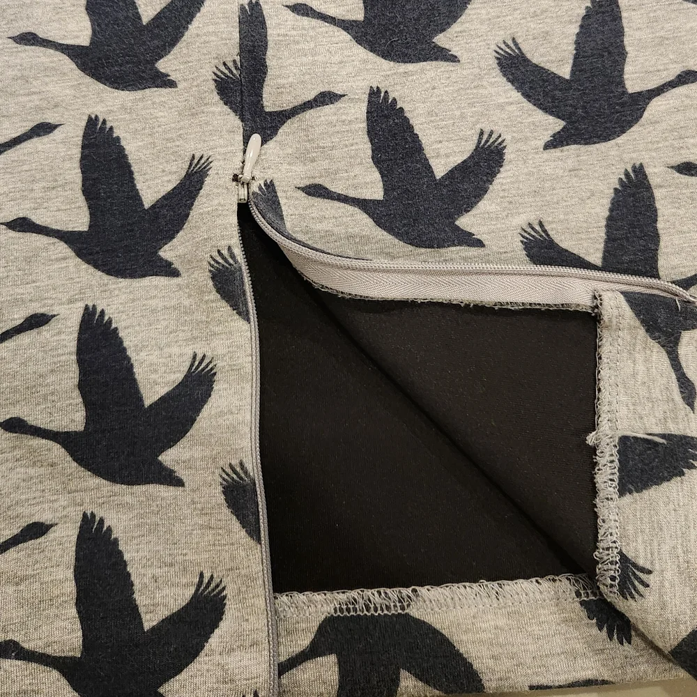 H&M Gray & Navy Geese Print Pencil Skirt - Picture 4 of 4